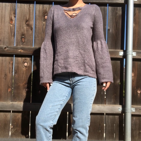 ⭐️4/$25 AE super soft bell sleeve purple sweater M - Picture 3 of 8